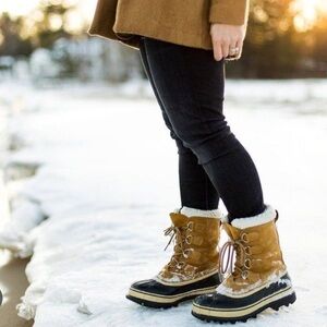 Sorel Caribou Winter Boots size 9 in colour buff